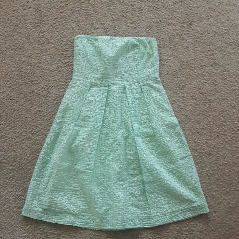 Searsucker strapless dress